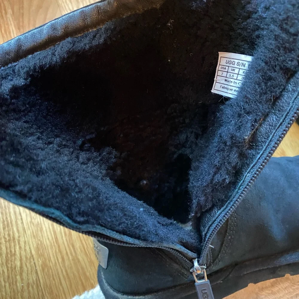 UGG Classic Boots - Picture 11 of 16